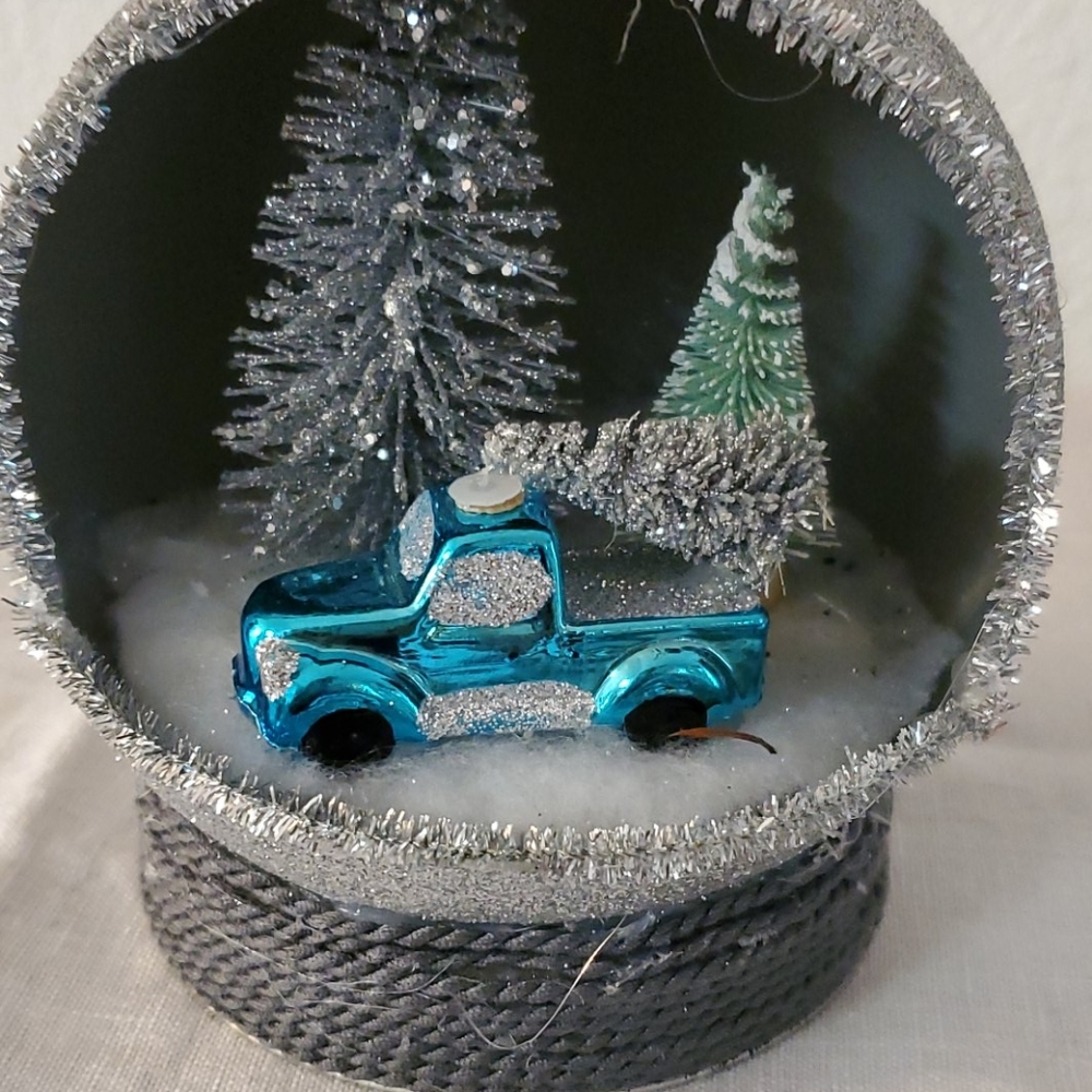Christmas tree truck ornament - Picture 4 of 4